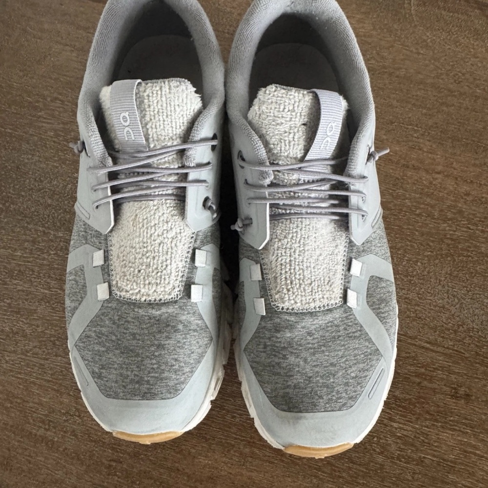 ON Running Gray Sneakers